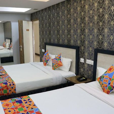 S.R. Residency Hotel Zirakpur Екстериор снимка