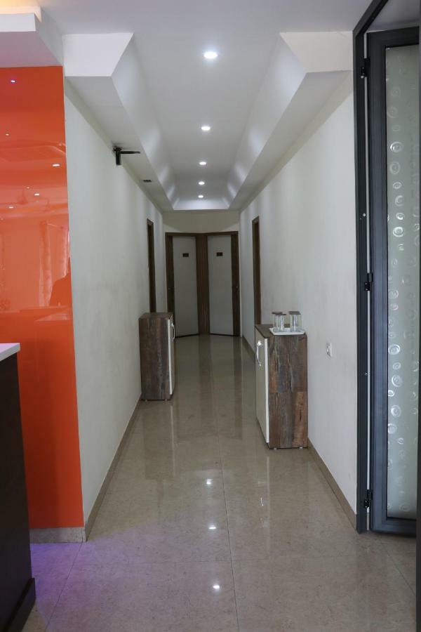 S.R. Residency Hotel Zirakpur Екстериор снимка