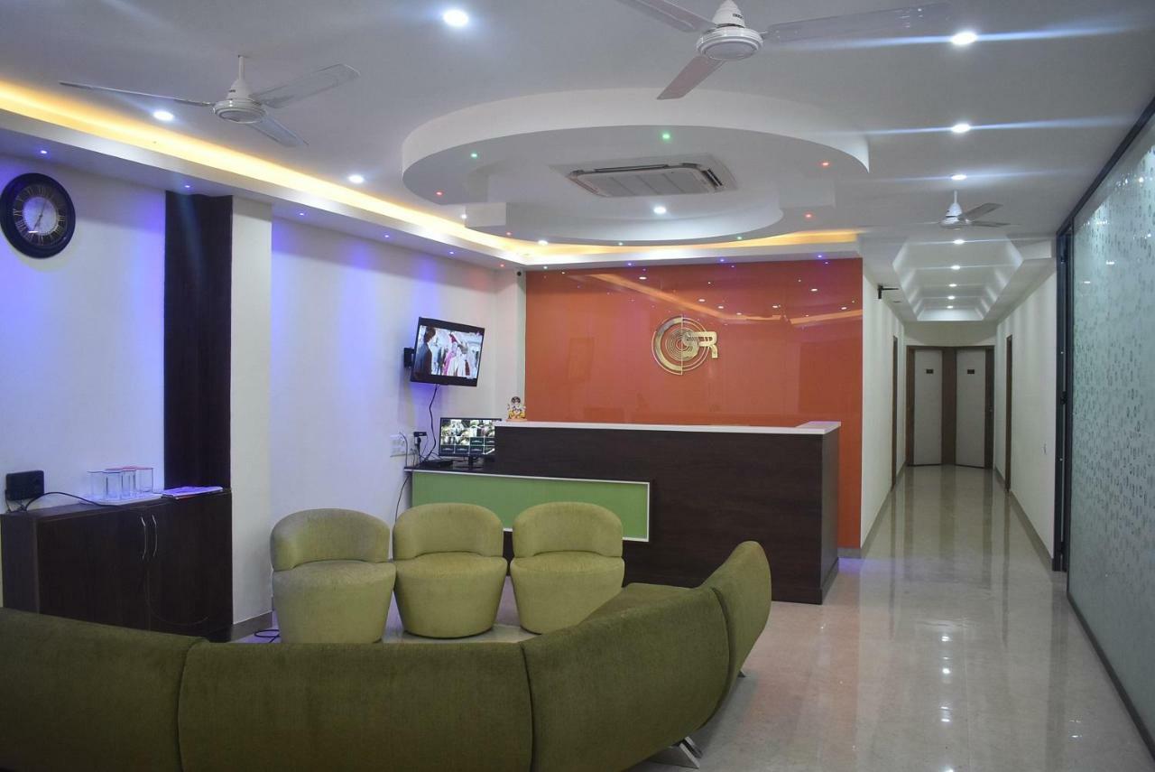 S.R. Residency Hotel Zirakpur Екстериор снимка