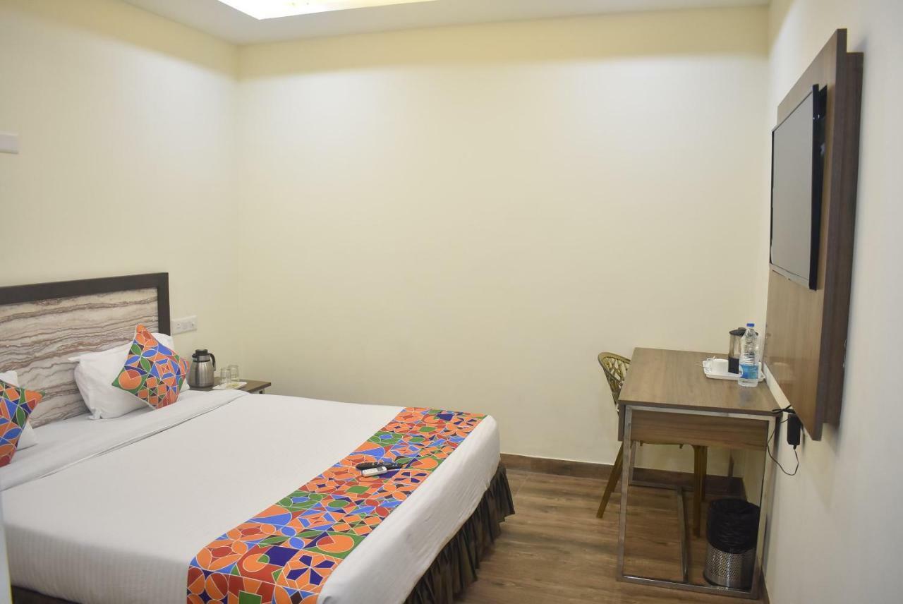 S.R. Residency Hotel Zirakpur Екстериор снимка