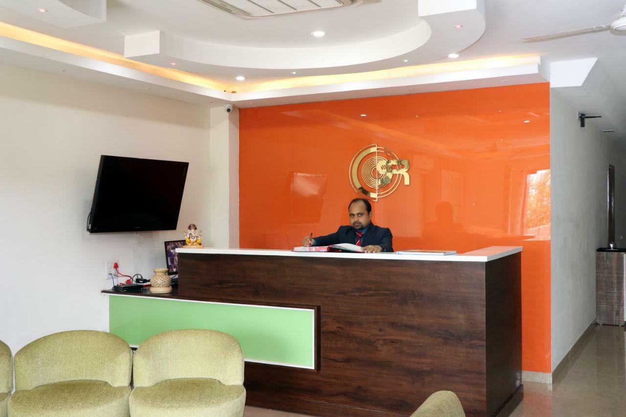 S.R. Residency Hotel Zirakpur Екстериор снимка