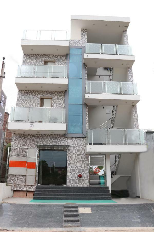 S.R. Residency Hotel Zirakpur Екстериор снимка