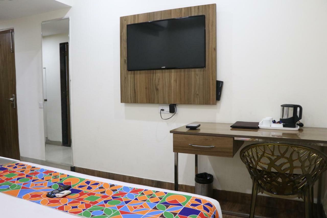 S.R. Residency Hotel Zirakpur Екстериор снимка
