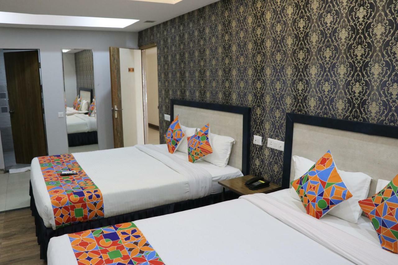 S.R. Residency Hotel Zirakpur Екстериор снимка