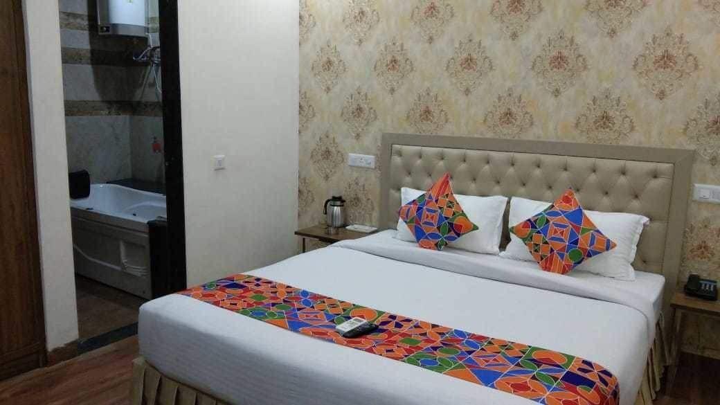 S.R. Residency Hotel Zirakpur Екстериор снимка