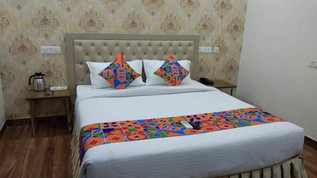 S.R. Residency Hotel Zirakpur Екстериор снимка