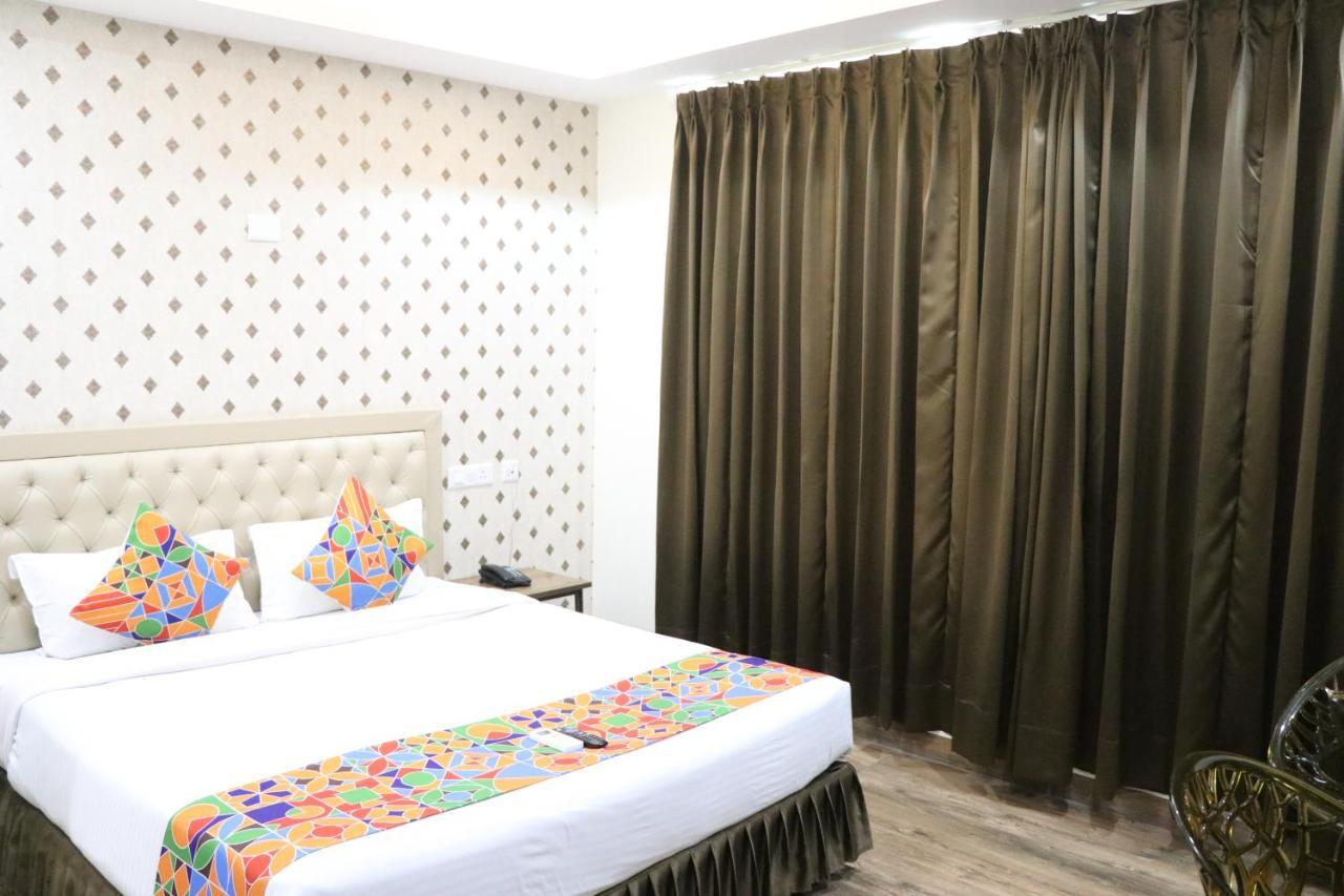 S.R. Residency Hotel Zirakpur Екстериор снимка