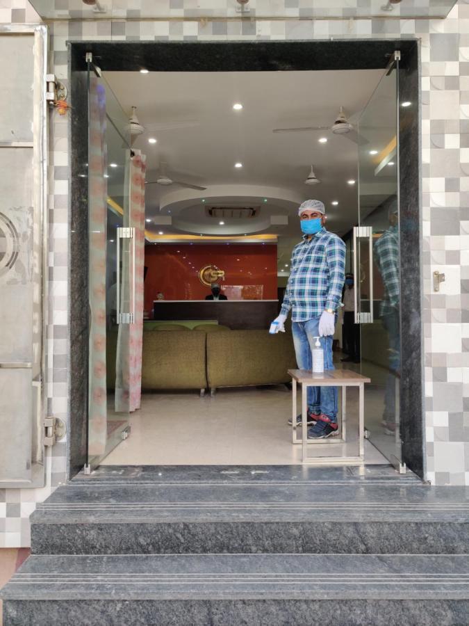 S.R. Residency Hotel Zirakpur Екстериор снимка