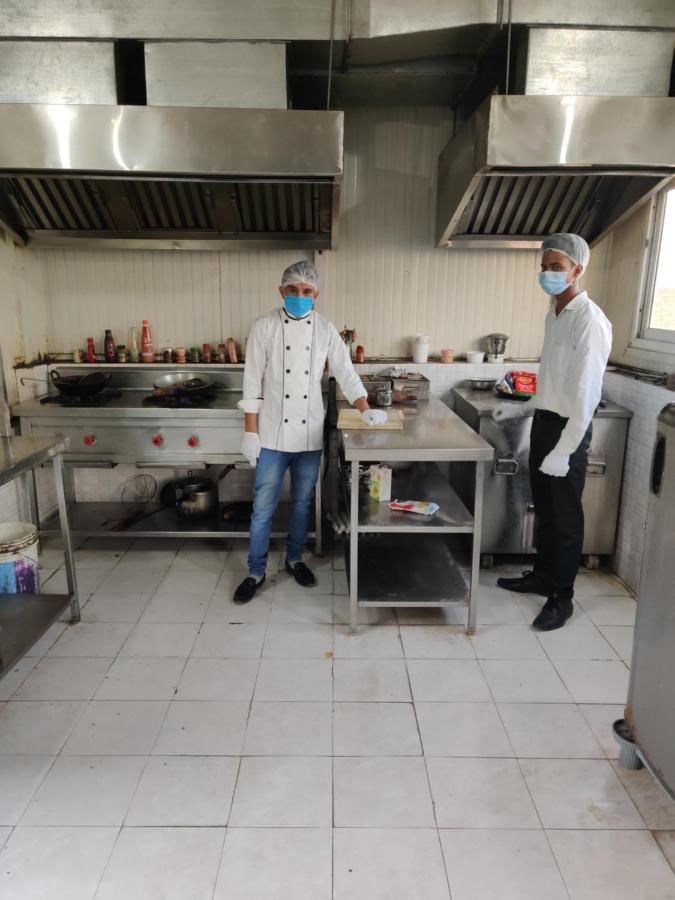 S.R. Residency Hotel Zirakpur Екстериор снимка