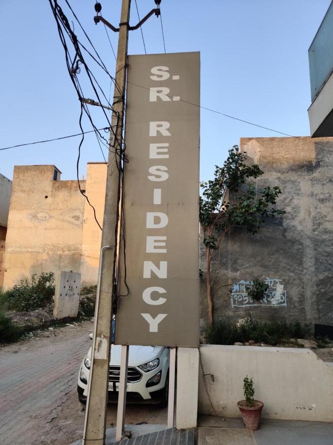 S.R. Residency Hotel Zirakpur Екстериор снимка